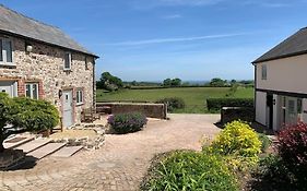 The Granary At Pentregaer Ucha, Tennis Court & Lake.